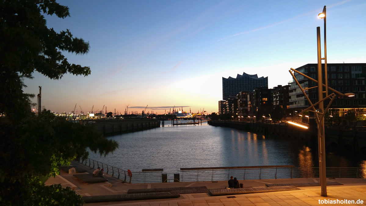 Hamburg Hafencity Abend Tobias Hoiten