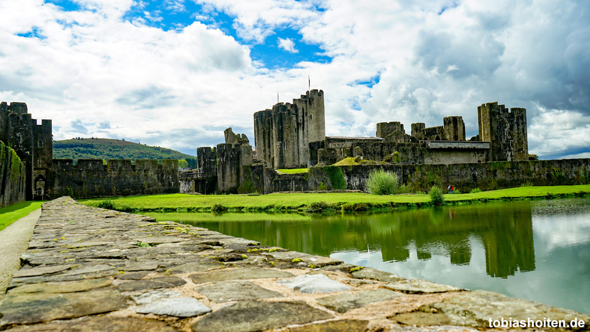 wales-caerphilly-castle-tobias-hoiten-2