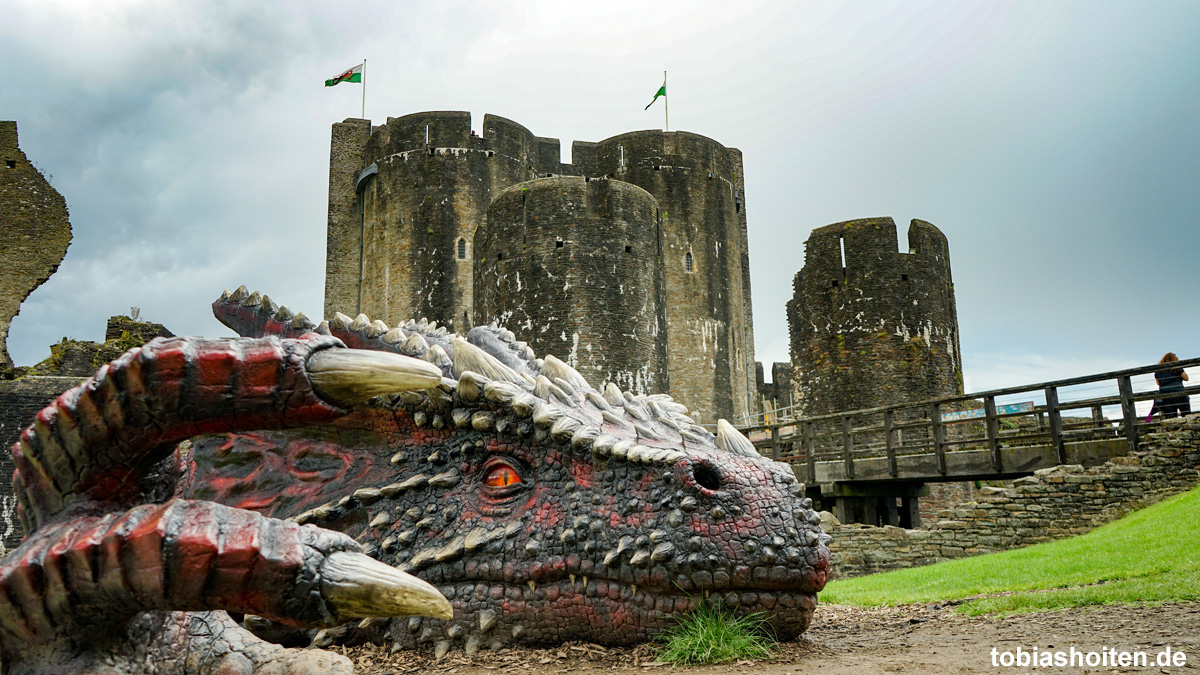 wales-caerphilly-castle-tobias-hoiten-7