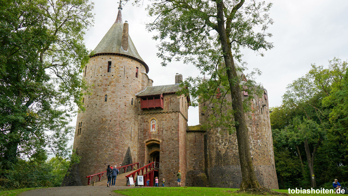 wales-castell-coch-tobias-hoiten