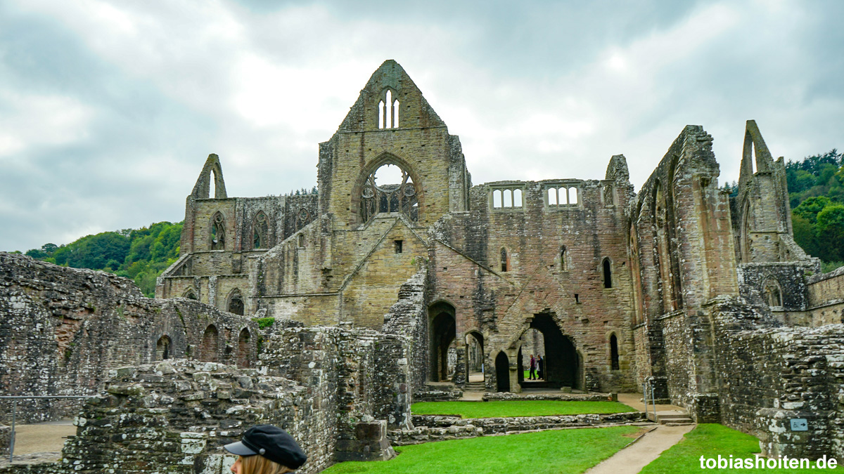 wales-tintern-abbey-tobias-hoiten-1