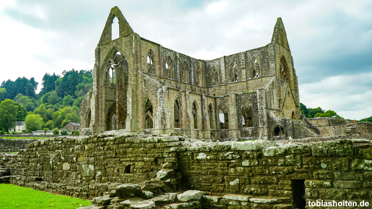 wales-tintern-abbey-tobias-hoiten-3