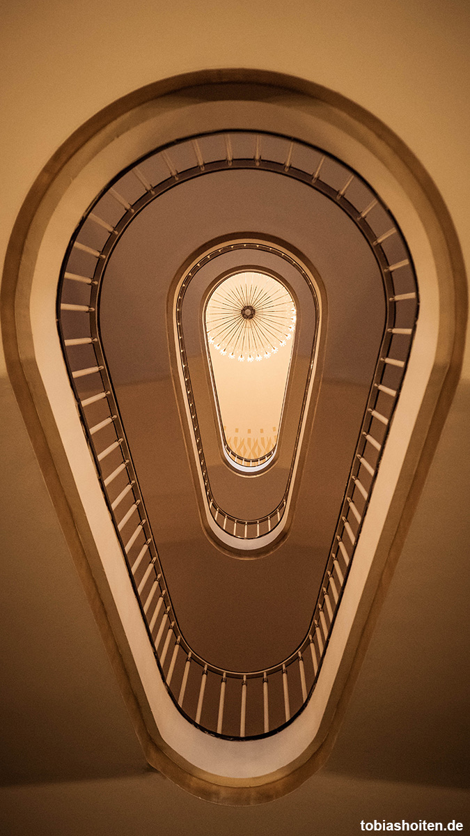 leipzig-oper-treppenhaus-tobias-hoiten-instagrammable-places