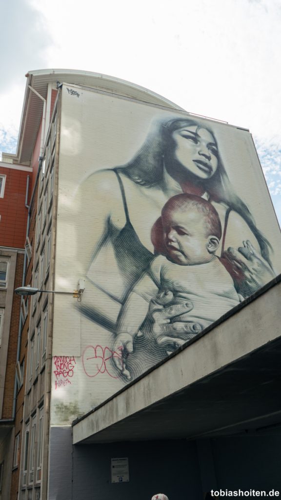 bristol-street-art-el-mac-mother-tobias-hoiten