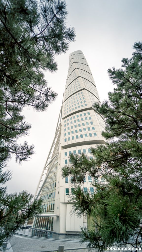 malmo-turning-torso-tobias-hoiten-1