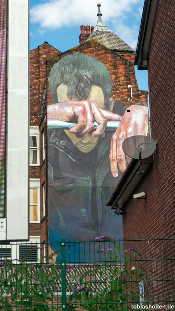 manchester-street-art-case-cable-street-tobias-hoiten