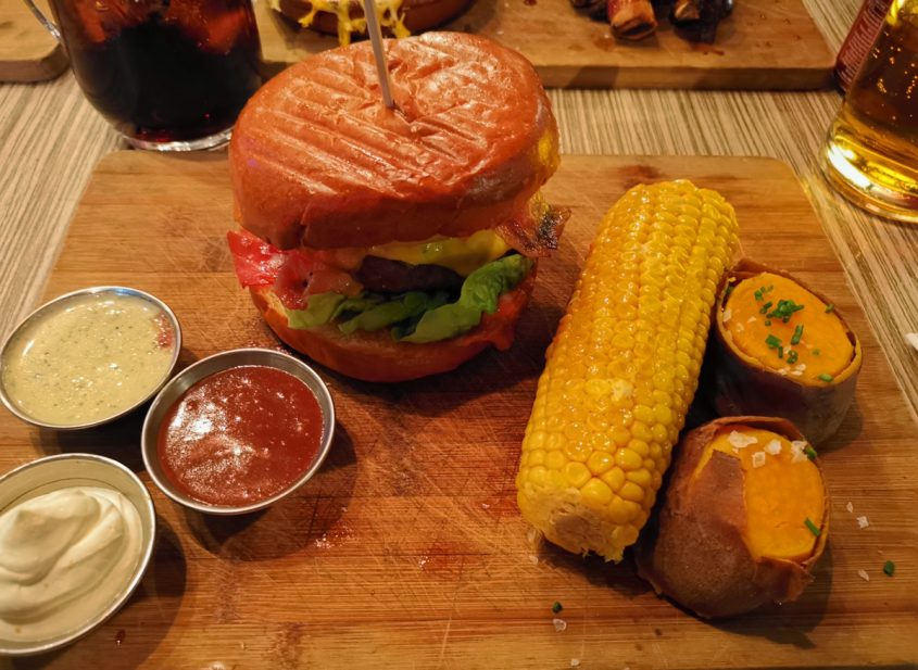 Burger bei Encore Bare in Rotterdam