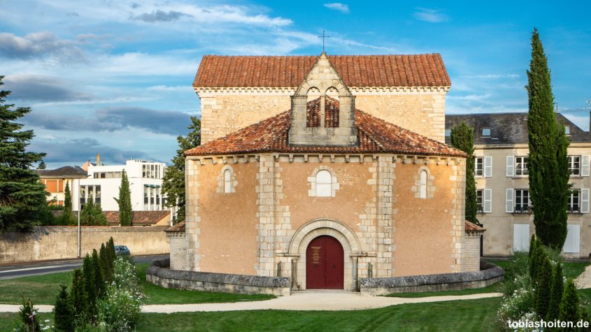 poitiers-sehenswuerdigkeiten-baptisterium-tobias-hoiten