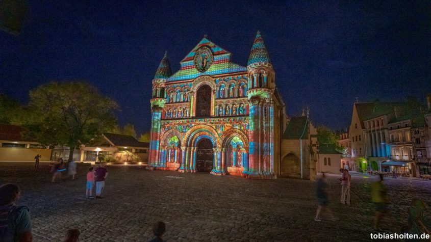 poitiers-sehenswuerdigkeiten-notre-dame-nacht-tobias-hoiten