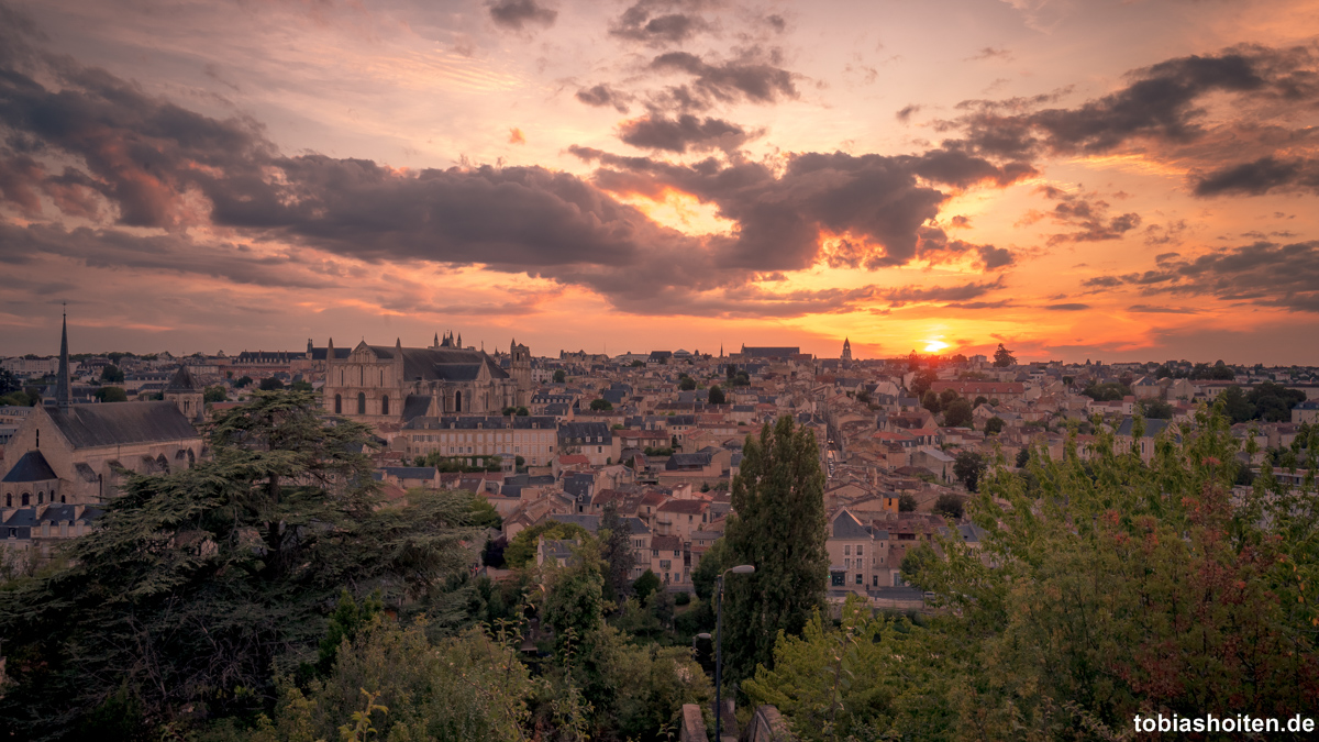 poitiers-sehenswuerdigkeiten-sonnenuntergang-tobias-hoiten