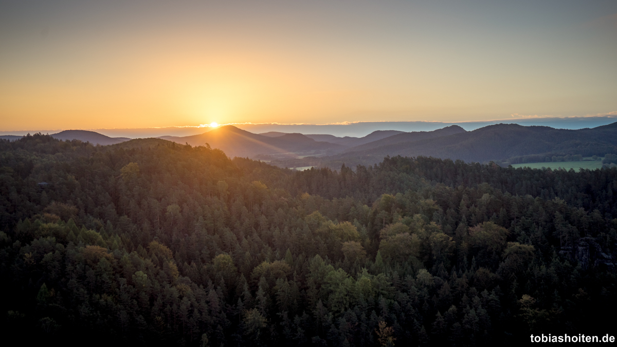 naturhaeuschen-ferienhaus-im-wald-tobias-hoiten