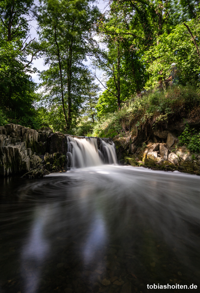 fotospots-mosel-nette-wasserfall-tobias-hoiten