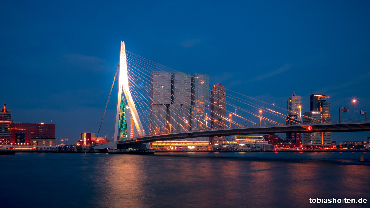 wochenende-in-rotterdam-erasmusbrücke-tobias-hoiten